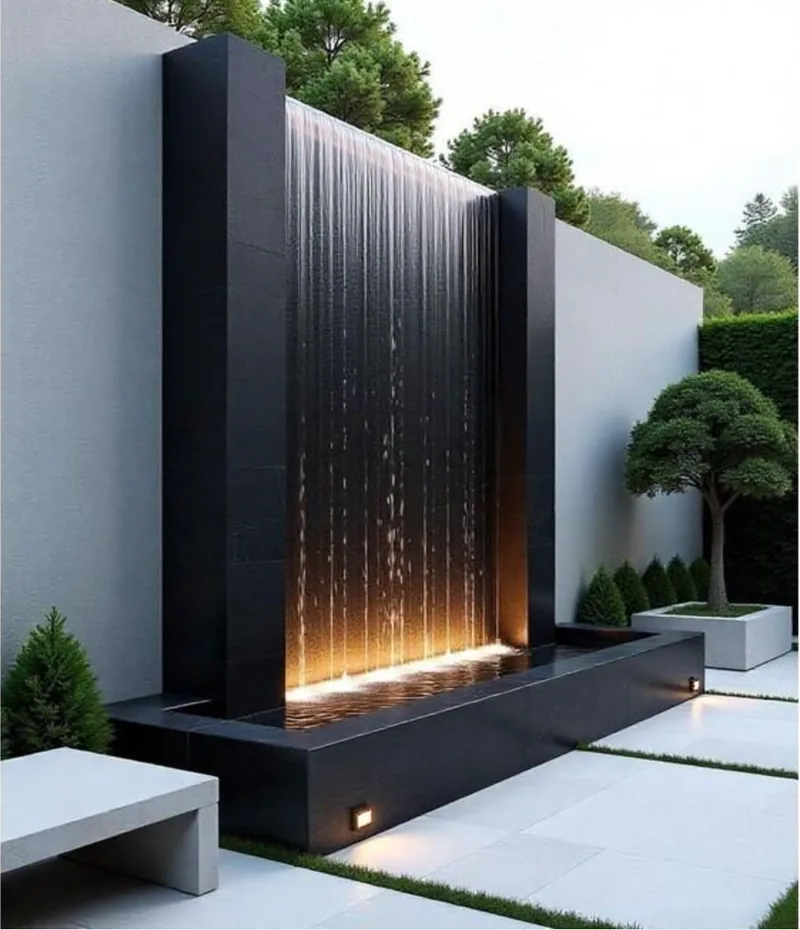 The entrance court water feature. Golden Oak, Chattarpur.